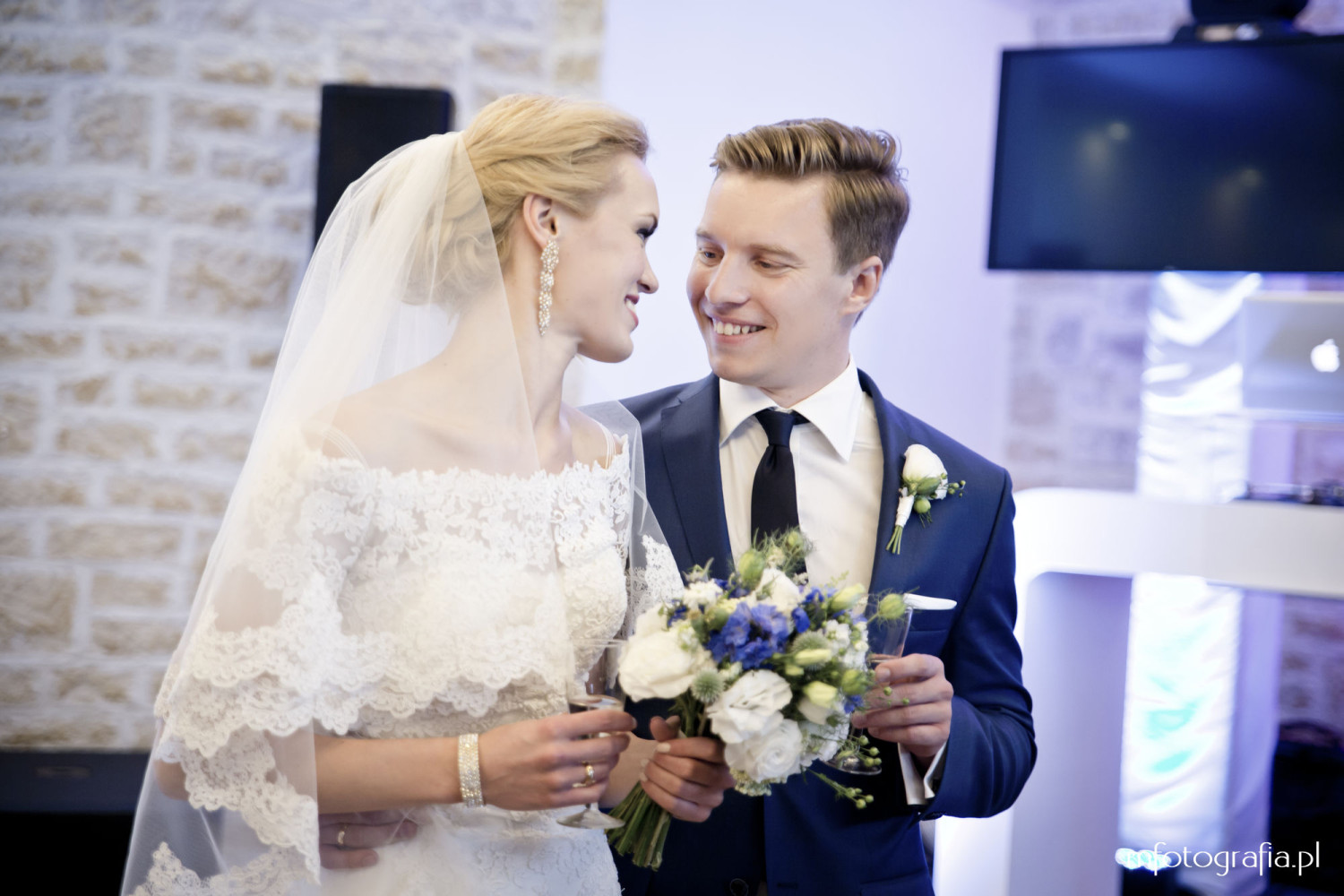 fotografia toastu Pary Młodej w Warszawie